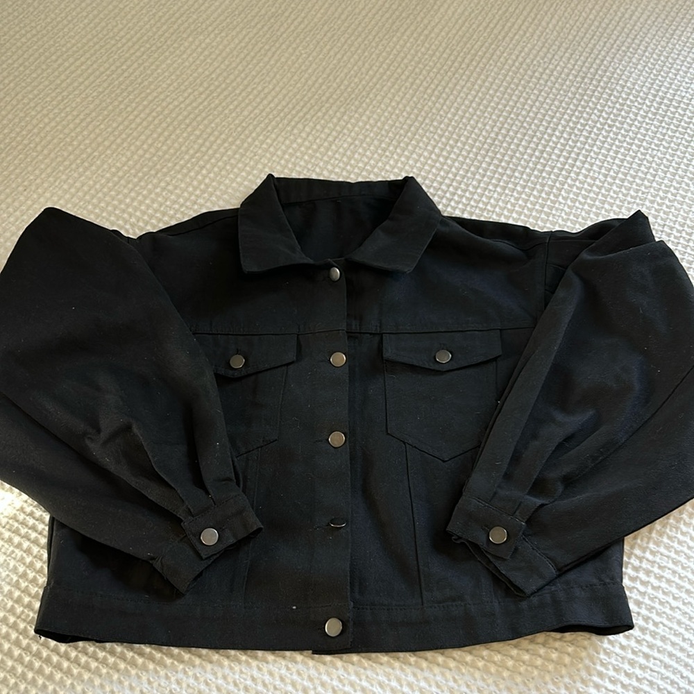 Black puffy sleeve denim jacket